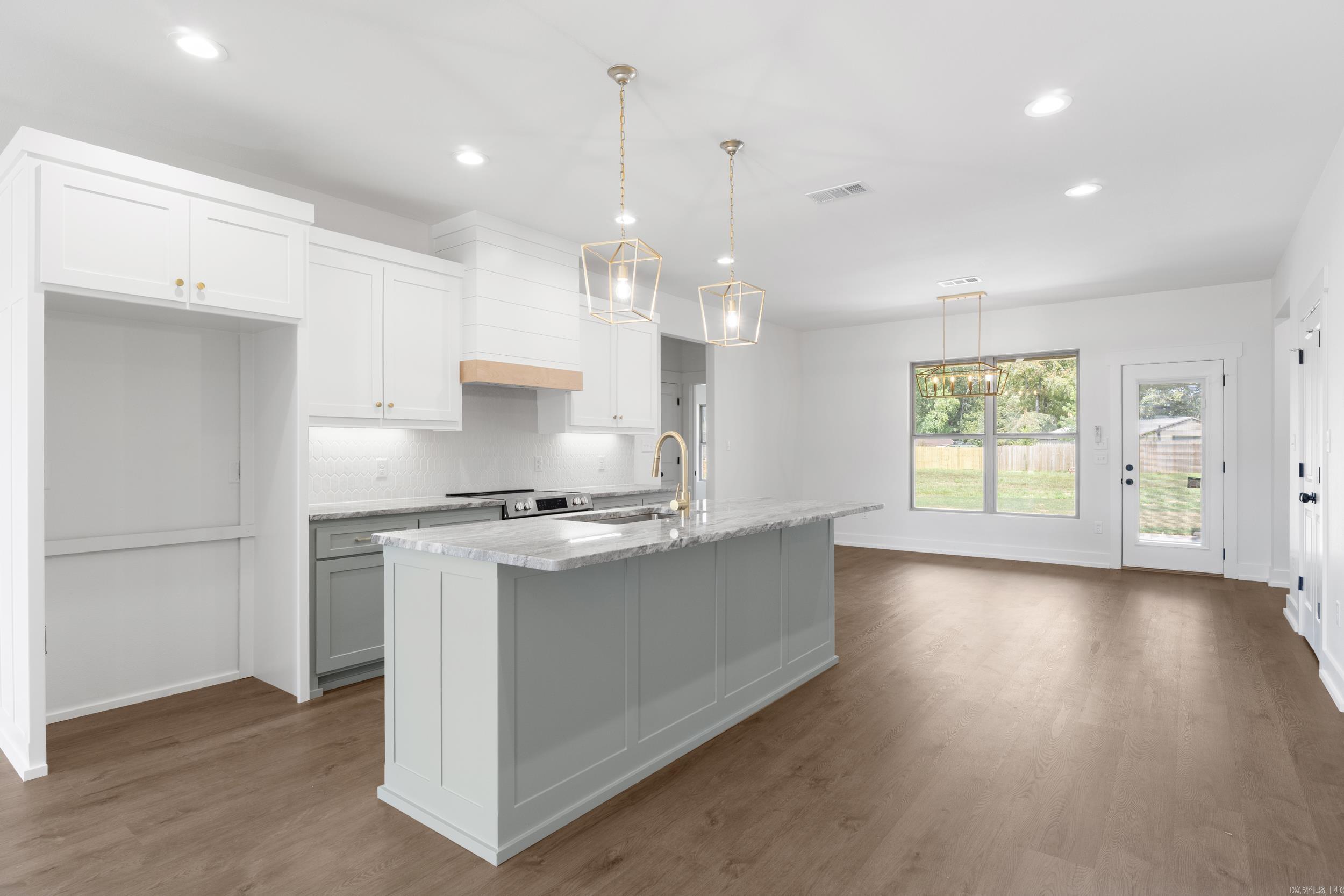 EAST MEADOW - Residential