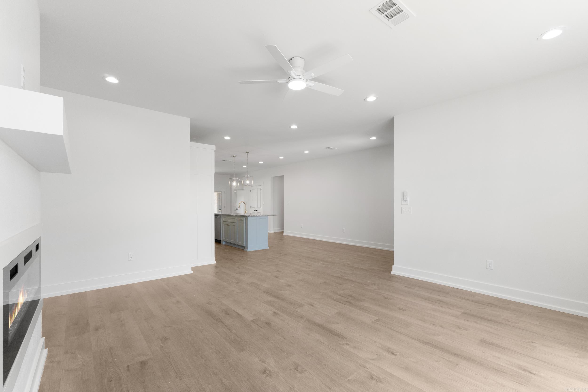 EAST MEADOW - Residential