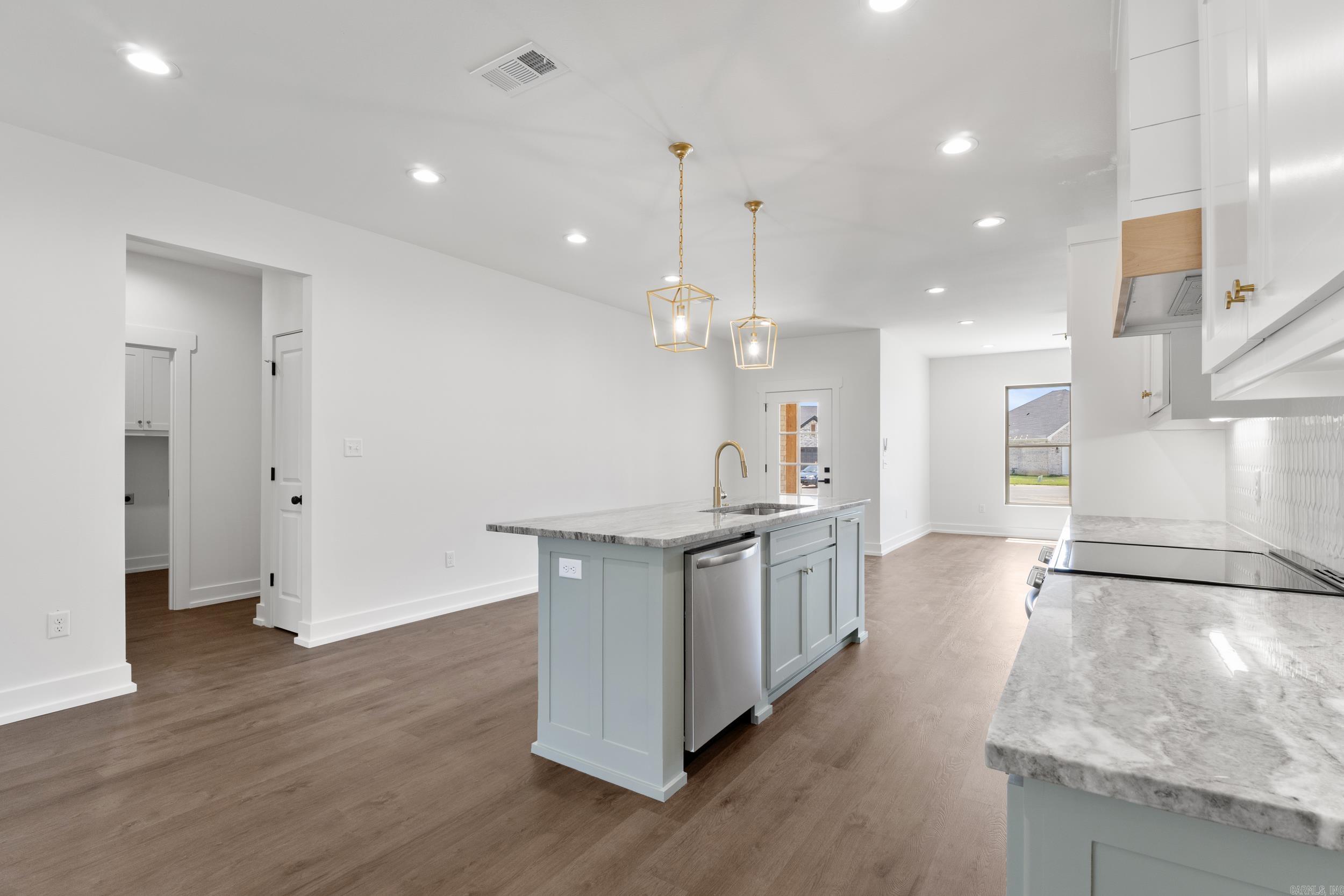 EAST MEADOW - Residential