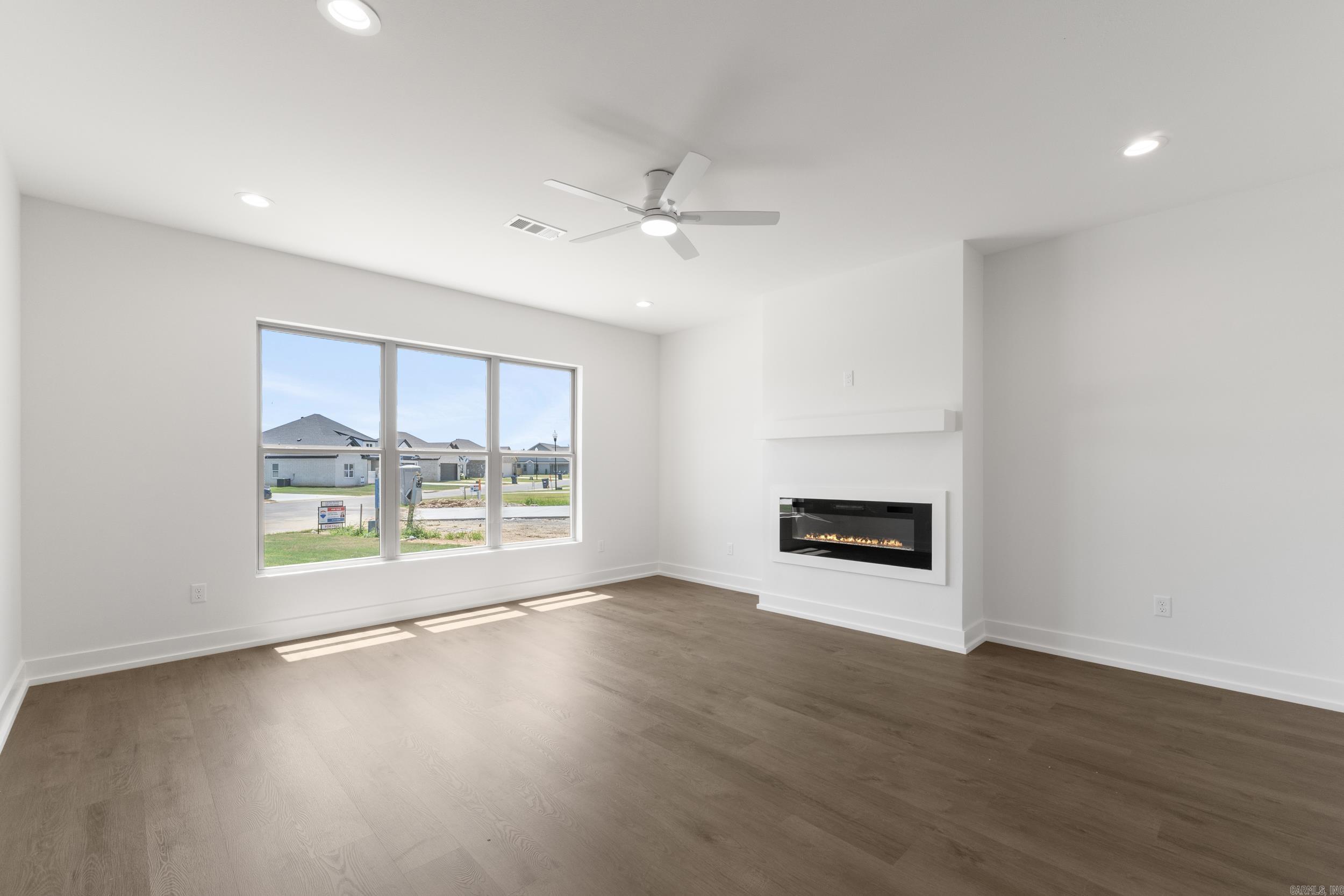 EAST MEADOW - Residential