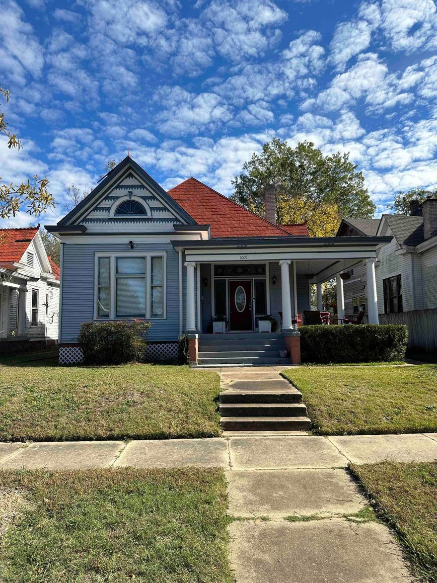 Back on market due to no fault of the seller! Calling All First Time Homeowners or Investors! This beautiful property is for you! Super cute spacious property near Downtown Little Rock! Appliances included along with privacy fenced backyard and storage building in the back! Schedule your private tour TODAY! Agents see remarks.