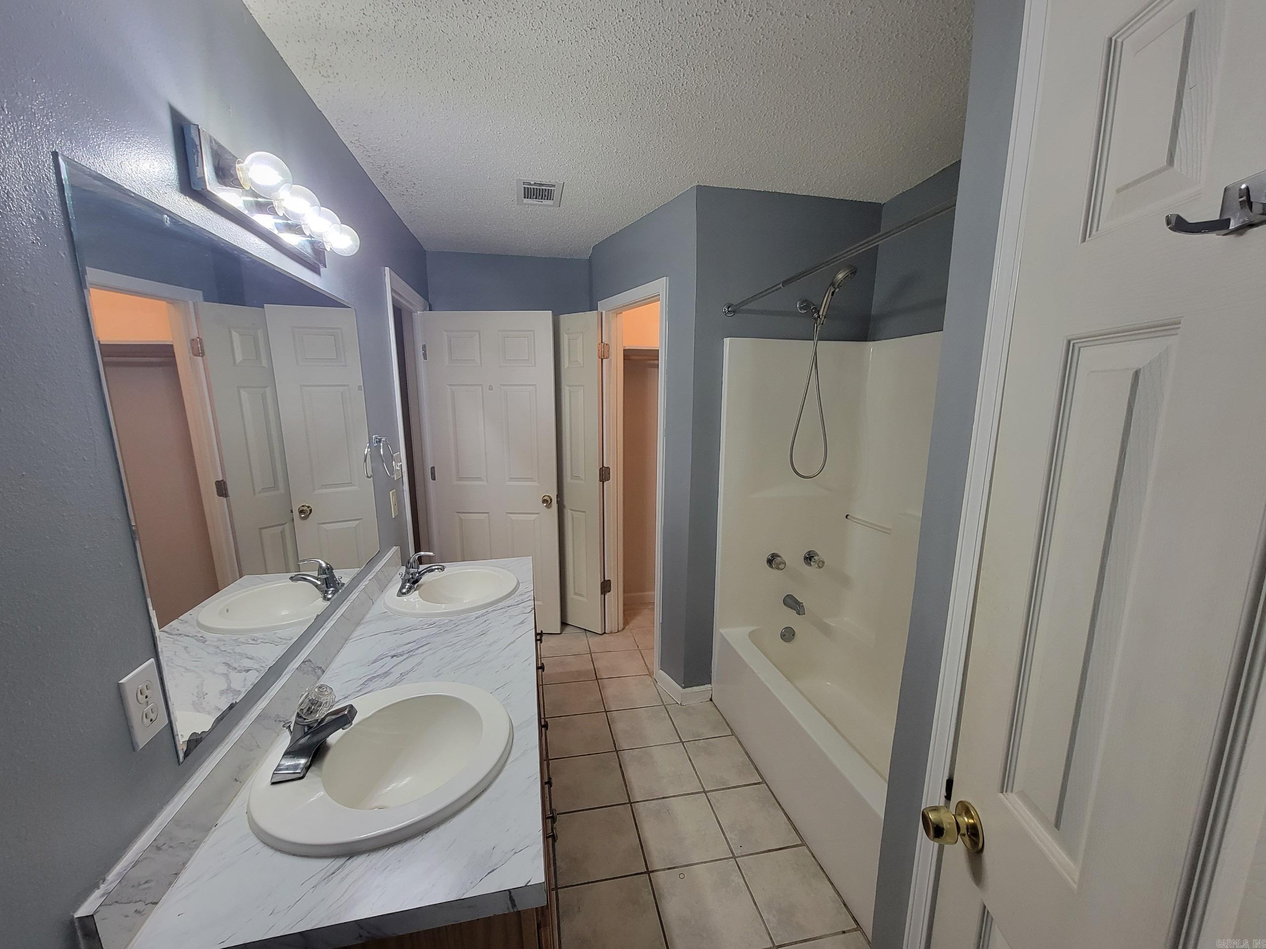 WINDWOOD ESTATES S/D - Residential