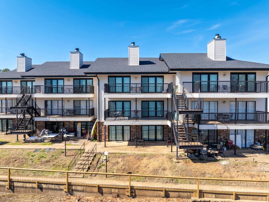 WALK IN unit & this location has it all 7 minutes to Oaklawn, awesome view, in the heart of shopping & dining. 2B2B totally renovated Master Bath, new windows & glass doors, fireplace with wet bar, many amenities on grounds of this gated complex. All furnishings convey, minimum 30 day rental.