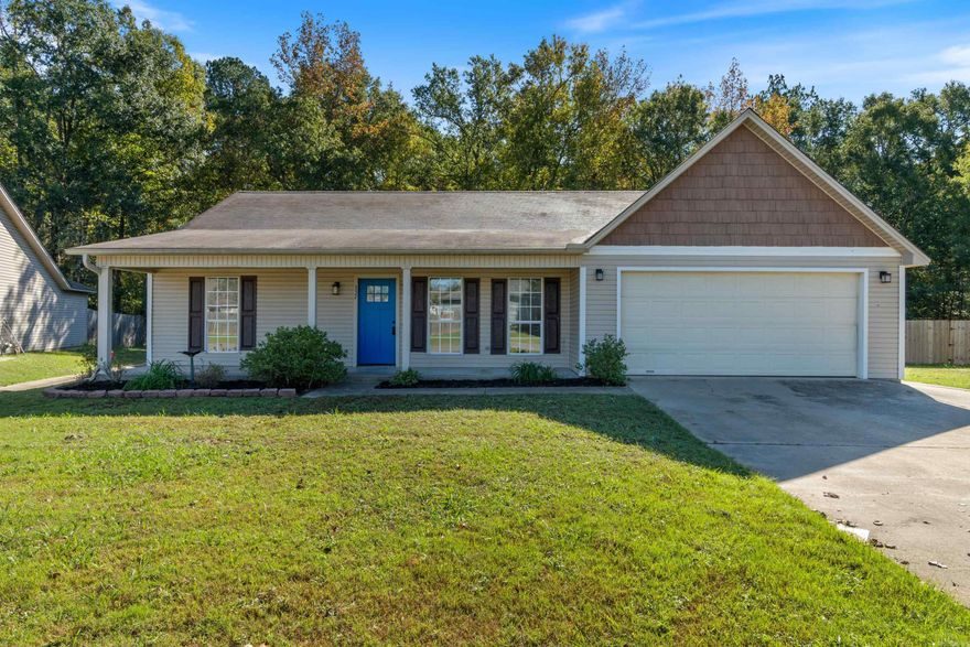 Looking for a home to rent in the Haskell area. Come take a look at 337 Lamplighter this 3 bed 2 bath home is just waiting for you to call it home. Call today to set up your private showing.