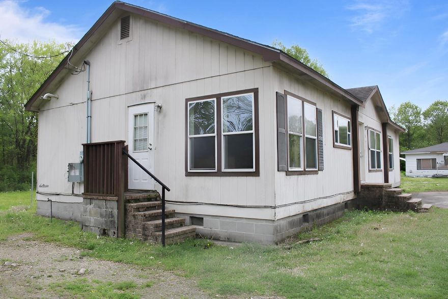 No Disclosure.  To be sold as is. 2004 Manufactured home.  Needs kitchen flooring.   Agents please see confidential remarks and docs on line for more information and instructions.     All offers must have ARA contract, EM Addenda, POF or prequal and offer worksheet- send to offers@trammellandco.com.     Seller name is US Bank Trust Association, as Trustee of the Bungalow Series Trust IV Trust. No sight unseen offers- Please advise in offer that buyer has physically seen the property.