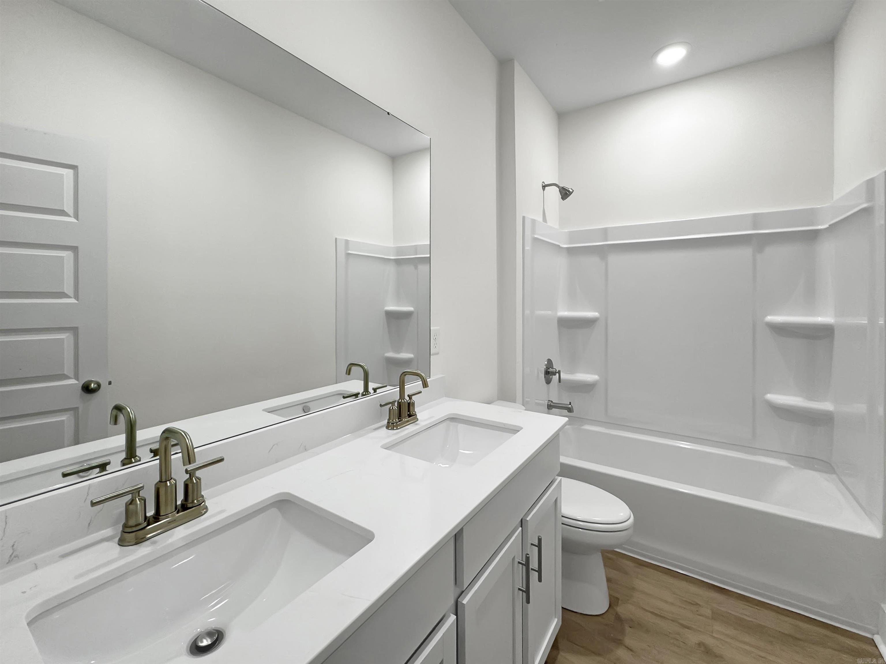 THE RESERVE AT COUNTRY CLUB PHAS - Residential