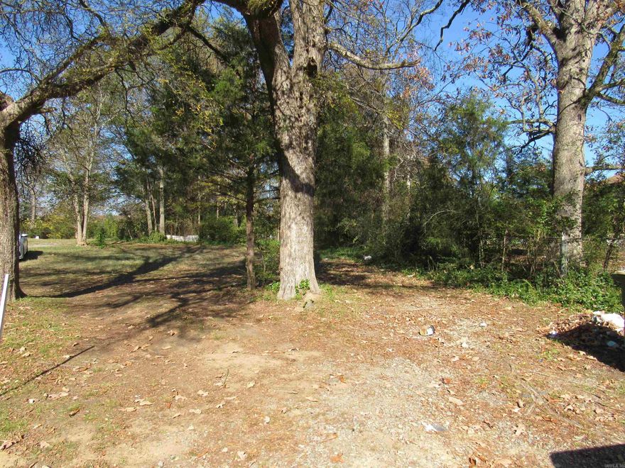 Residential Lot Ready to Build – Prime Location in Little Rock!  Located just off W. 14th Street in Little Rock, Arkansas, this residential lot is a perfect opportunity for those looking to build their dream home. The lot is level and ready for construction, offering ample space for your vision to come to life. Situated in a quiet, established neighborhood, it provides easy access to local amenities, schools, parks, and major roads, making it an ideal location for both convenience and tranquility. Whether you're looking to build a cozy retreat or a family home, this lot provides the perfect foundation. Don’t miss the chance to make this prime piece of land yours! SqFt approx, measuing encouraged. See Agent Remarks