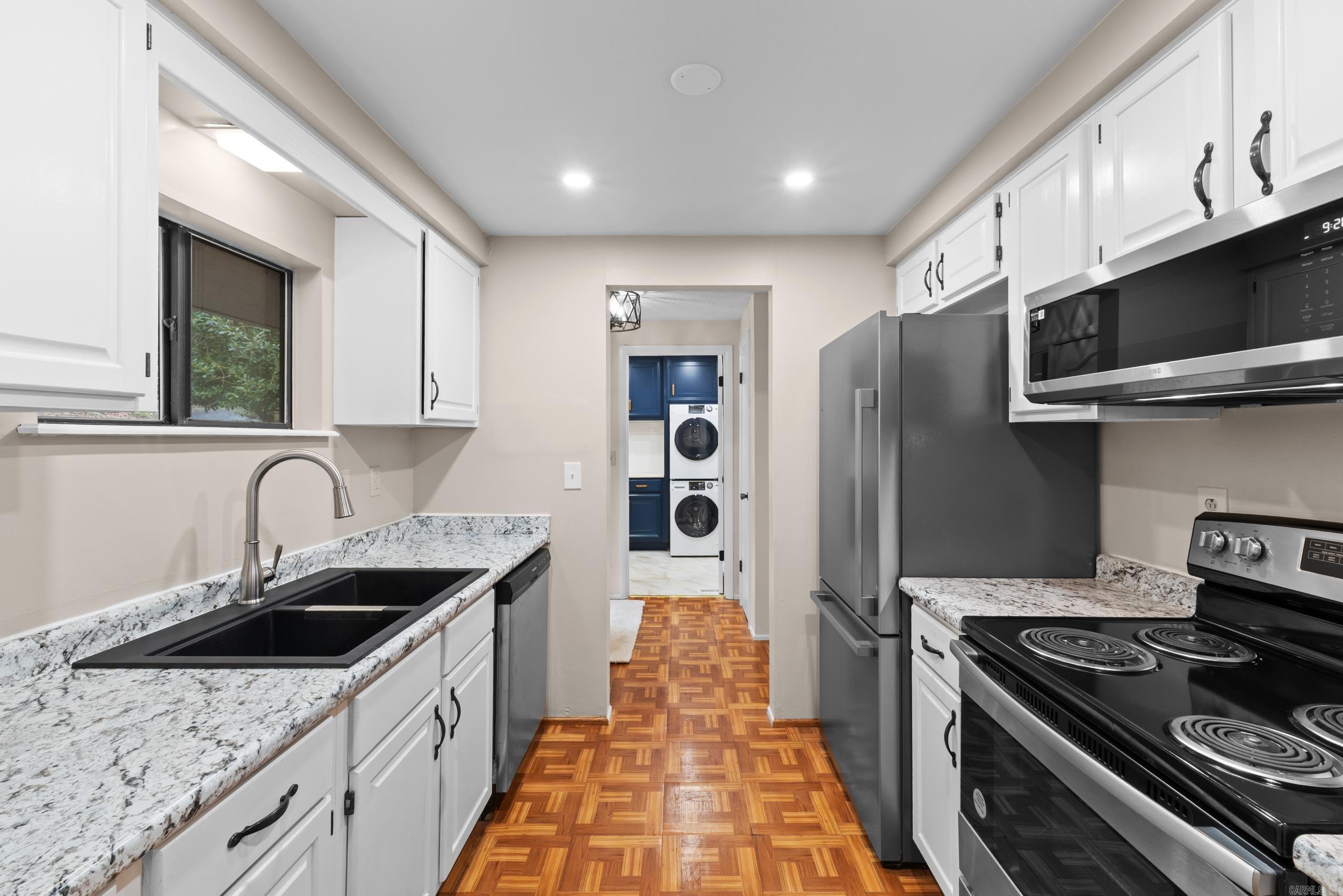 MOCKING BIRD HILLS - Residential