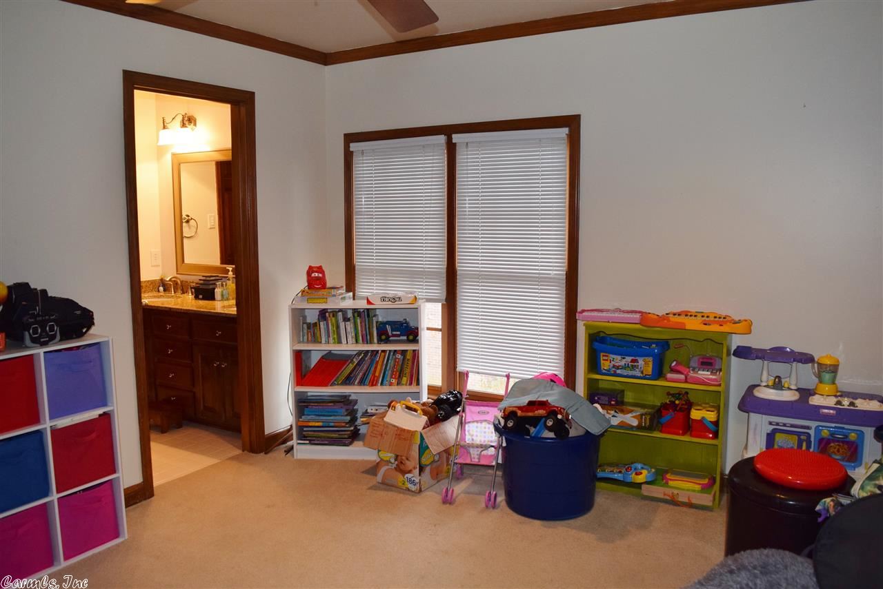 CHENAL VALLEY CHENAL CIRCLE - Residential