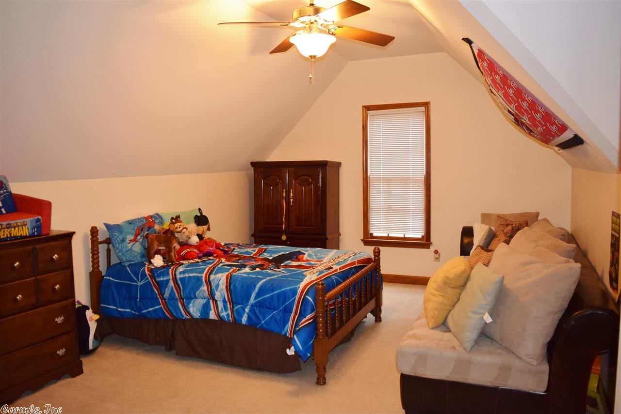 CHENAL VALLEY CHENAL CIRCLE - Residential