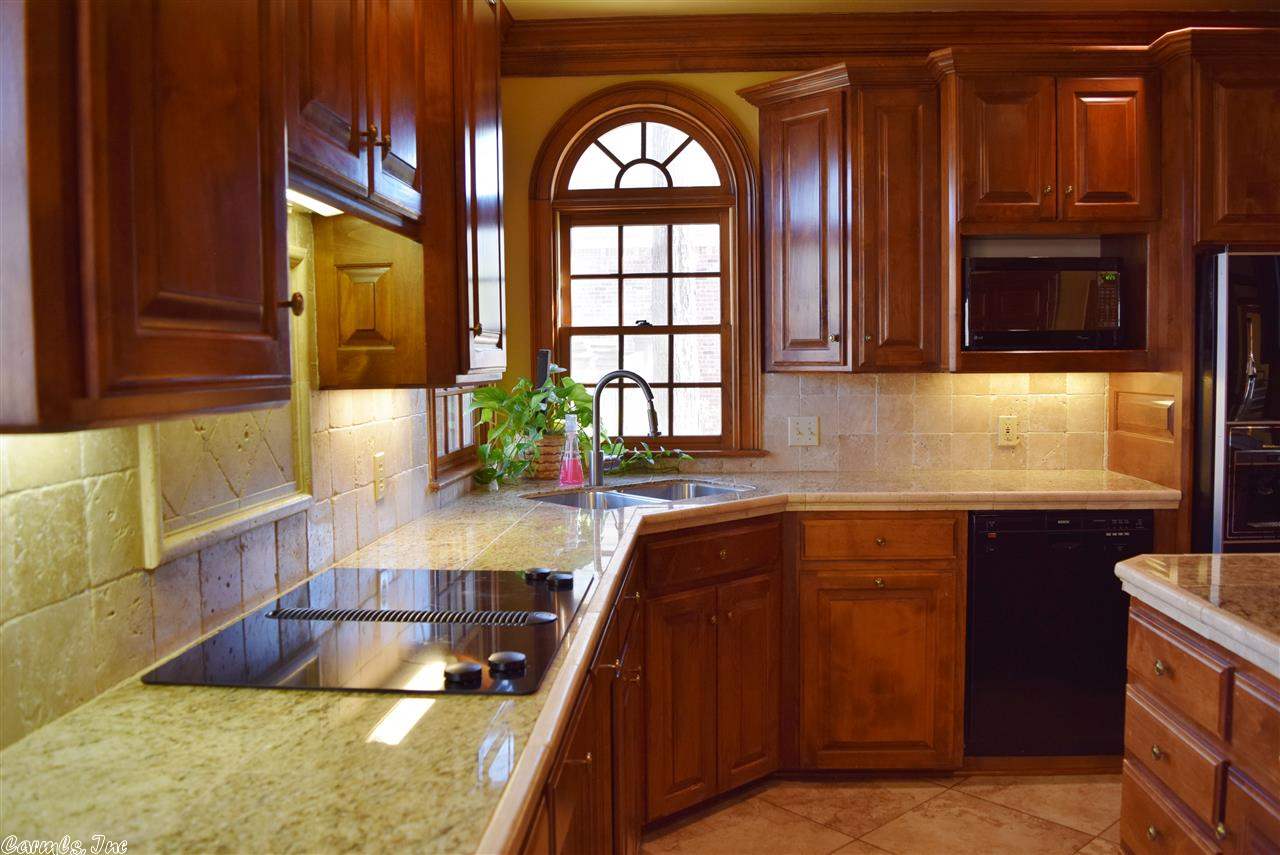 CHENAL VALLEY CHENAL CIRCLE - Residential