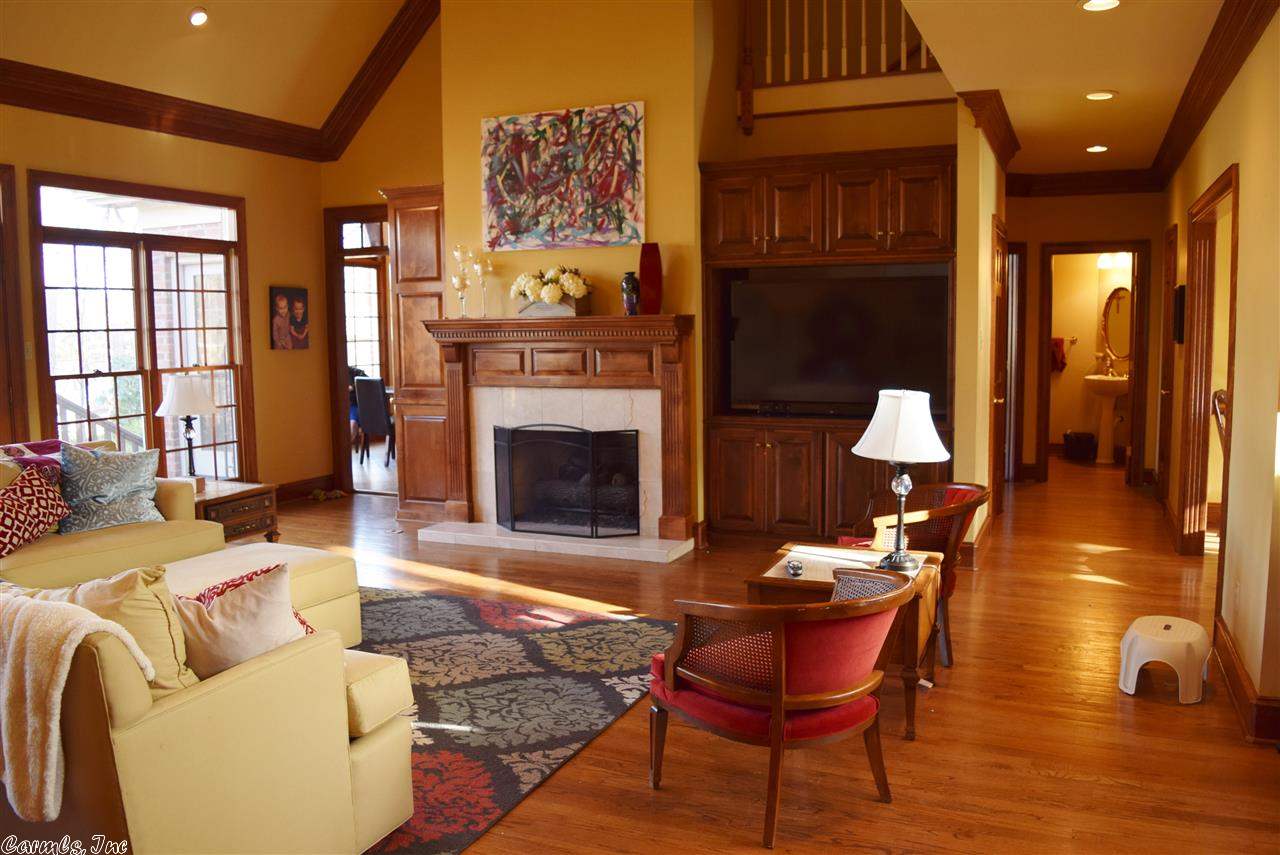 CHENAL VALLEY CHENAL CIRCLE - Residential