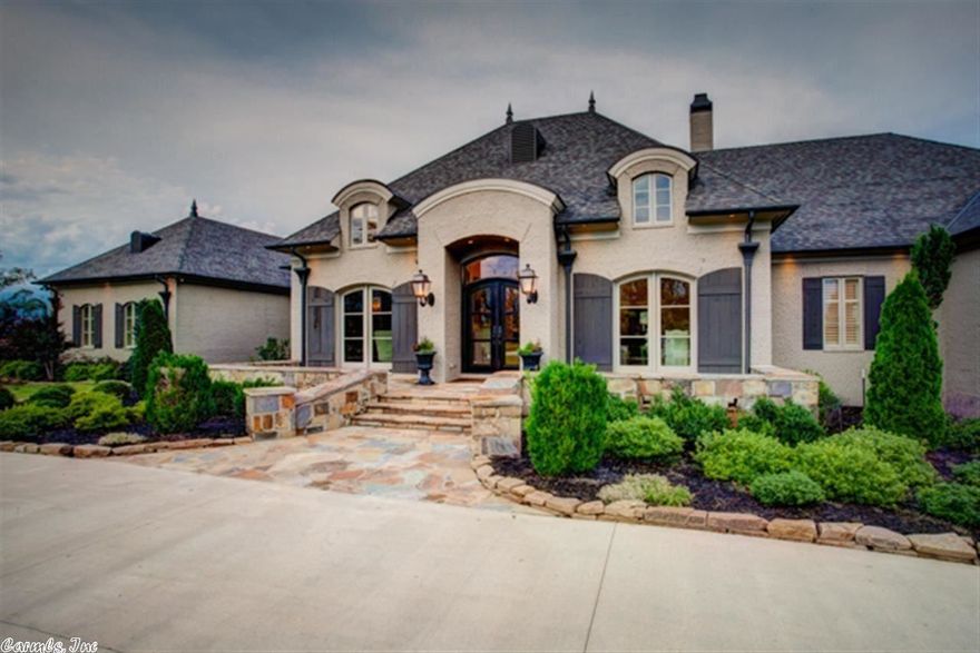 Stunning home w/ all the extras! Beautifully located on 16 acres w/ spectacular views of Pinnacle Mtn.One level home w/ elegant, well-porportioned RMS, covered veranda overlooking inground 20x40 salt water pool, heated & cooled kids playhouse,zip line, & sand volleyball CT. Home also features craft & exercise RMS.Gourmet KIT w/ all the bells & whistles!Luxurious, light-filled MST suite complete w/ spacious walk-in closet, jetted tub, & custom shower.2 laundry rms. NEW 2014 - detached, 3 bay garage/workshop!