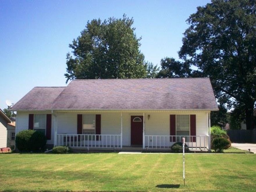 Motivated seller - cute 3 bedroom, 2 bath home with 2 car, rear loading garage. Kitchen with separate eating area. Vaulted ceiling in great room.Master bath has jetted tub and separate walk-in shower. Deck for entertaining in back.