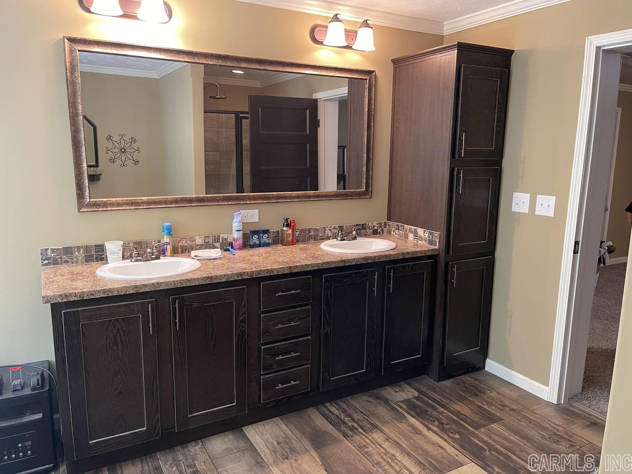 STILL HOUSE HILL - Residential