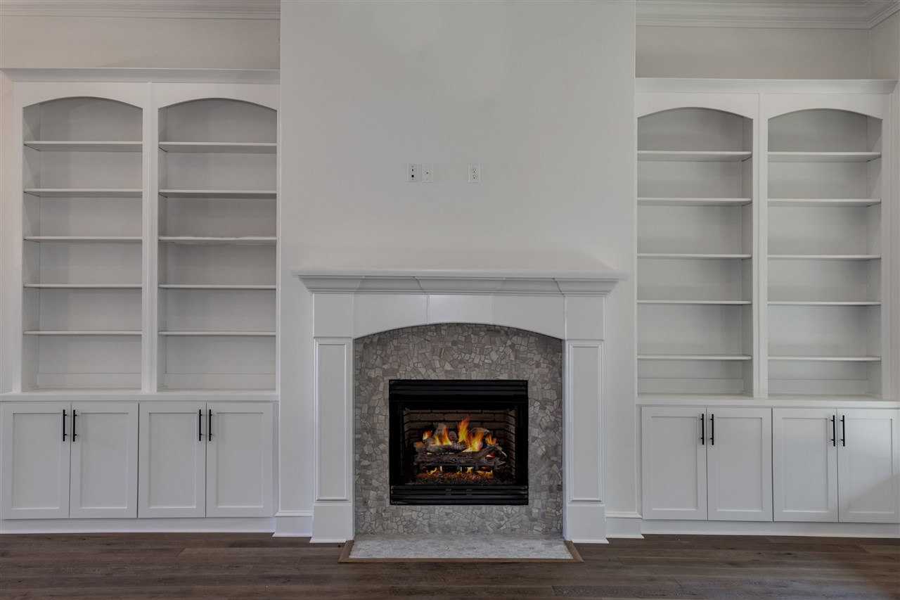 CHENAL VALLEY "CAUREL COURT" - Residential