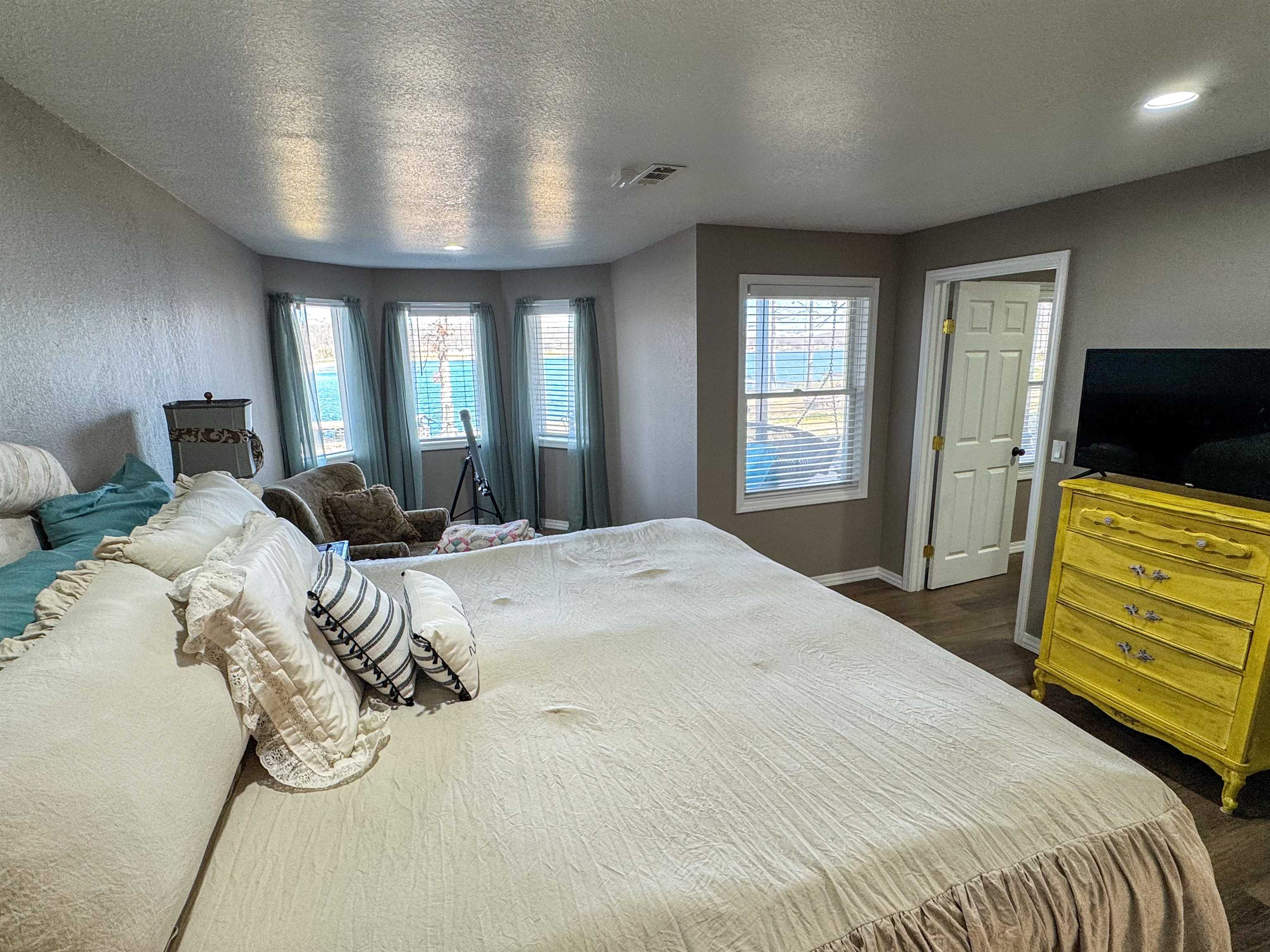 SOUTH SHORE - Residential