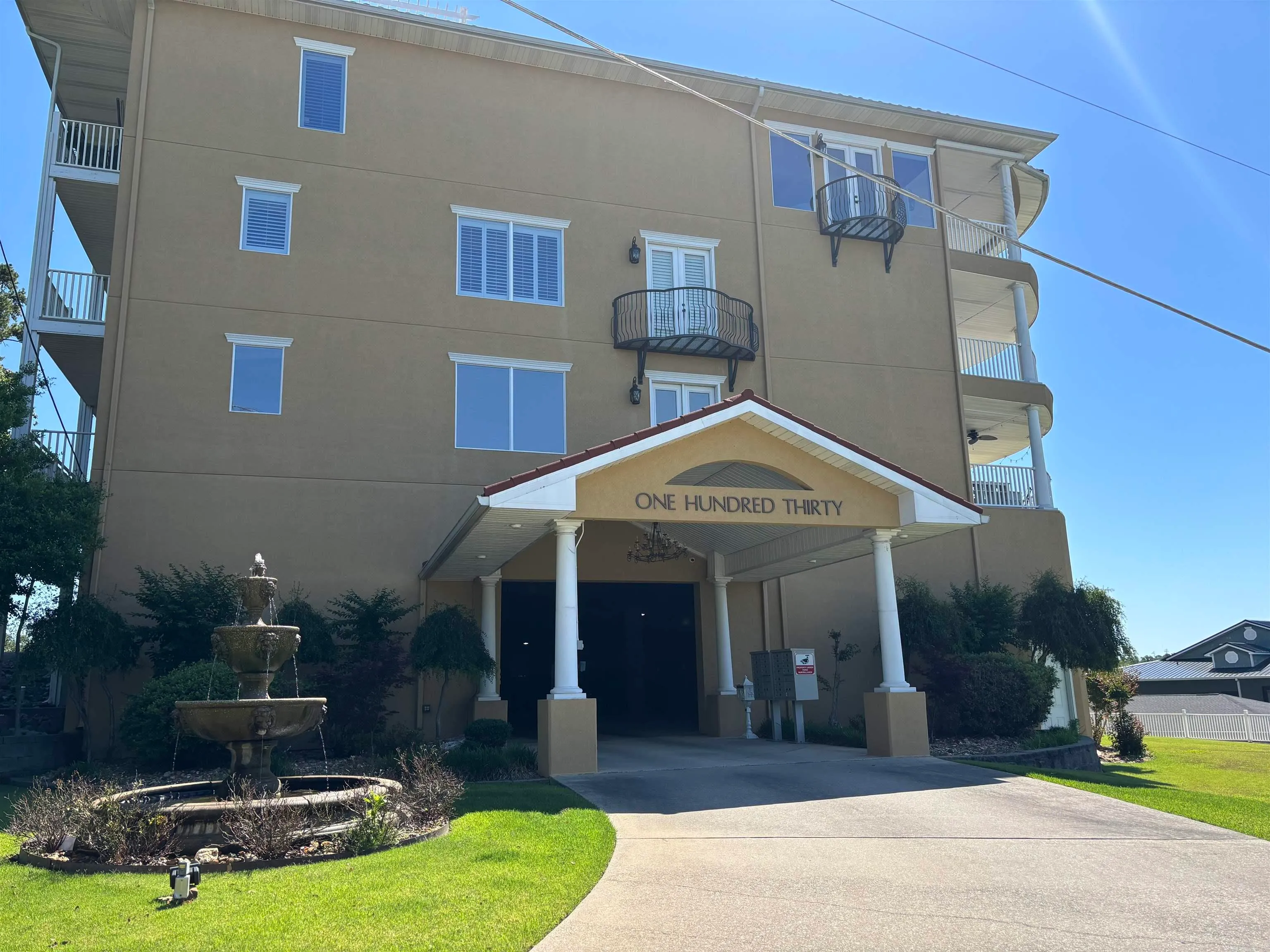 Hot Springs, Arkansas 71913, United States, 2 Bedrooms Bedrooms, ,2 BathroomsBathrooms,Residential,Active,242859