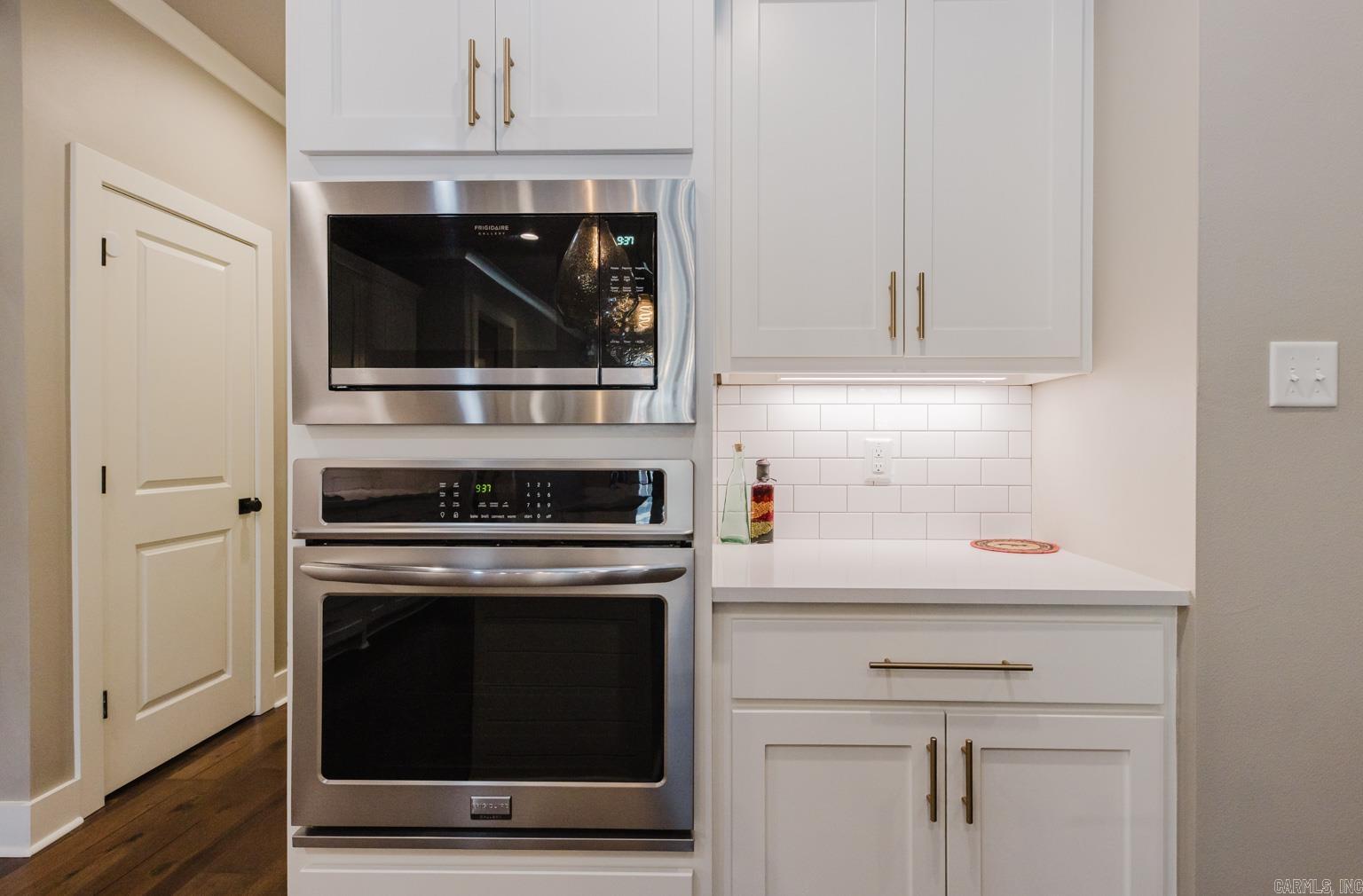 HURRICANE GARDENS - Residential