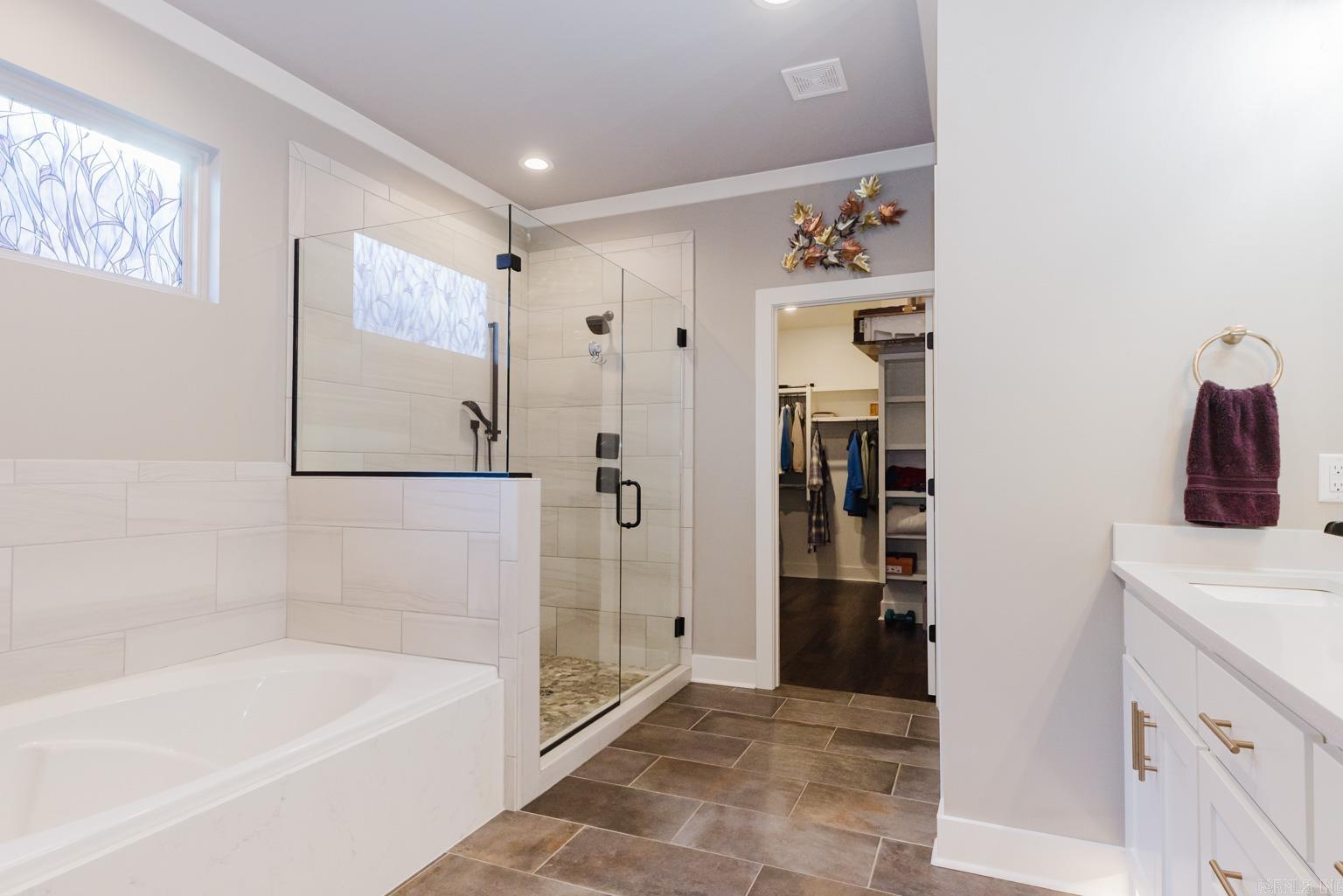 HURRICANE GARDENS - Residential