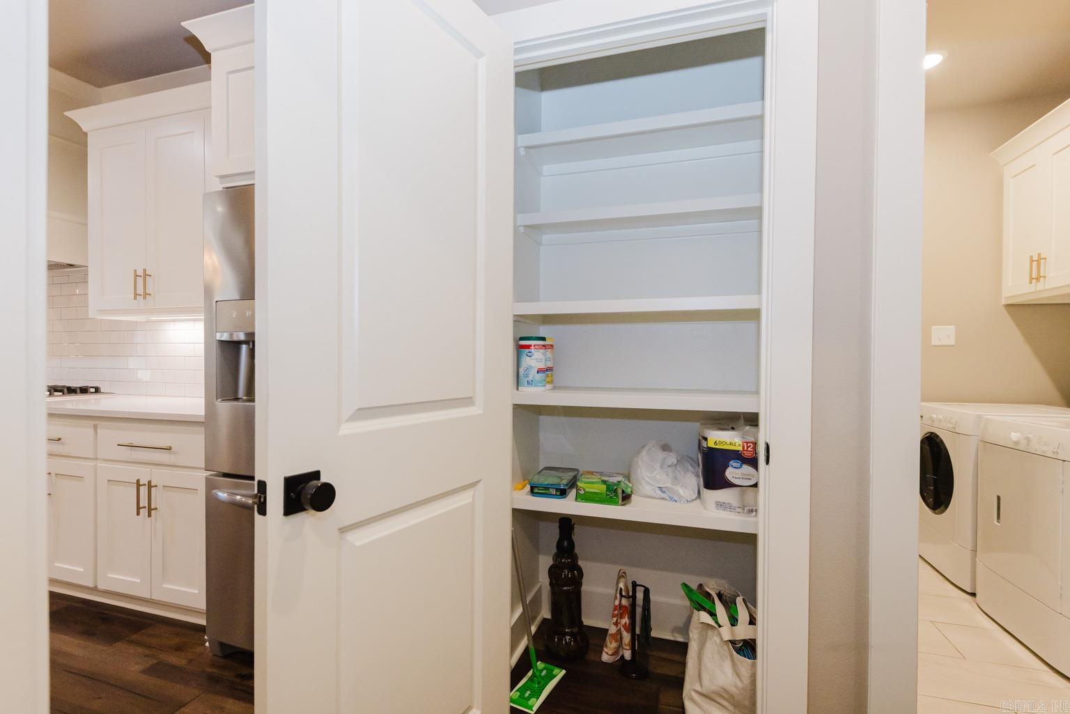 HURRICANE GARDENS - Residential