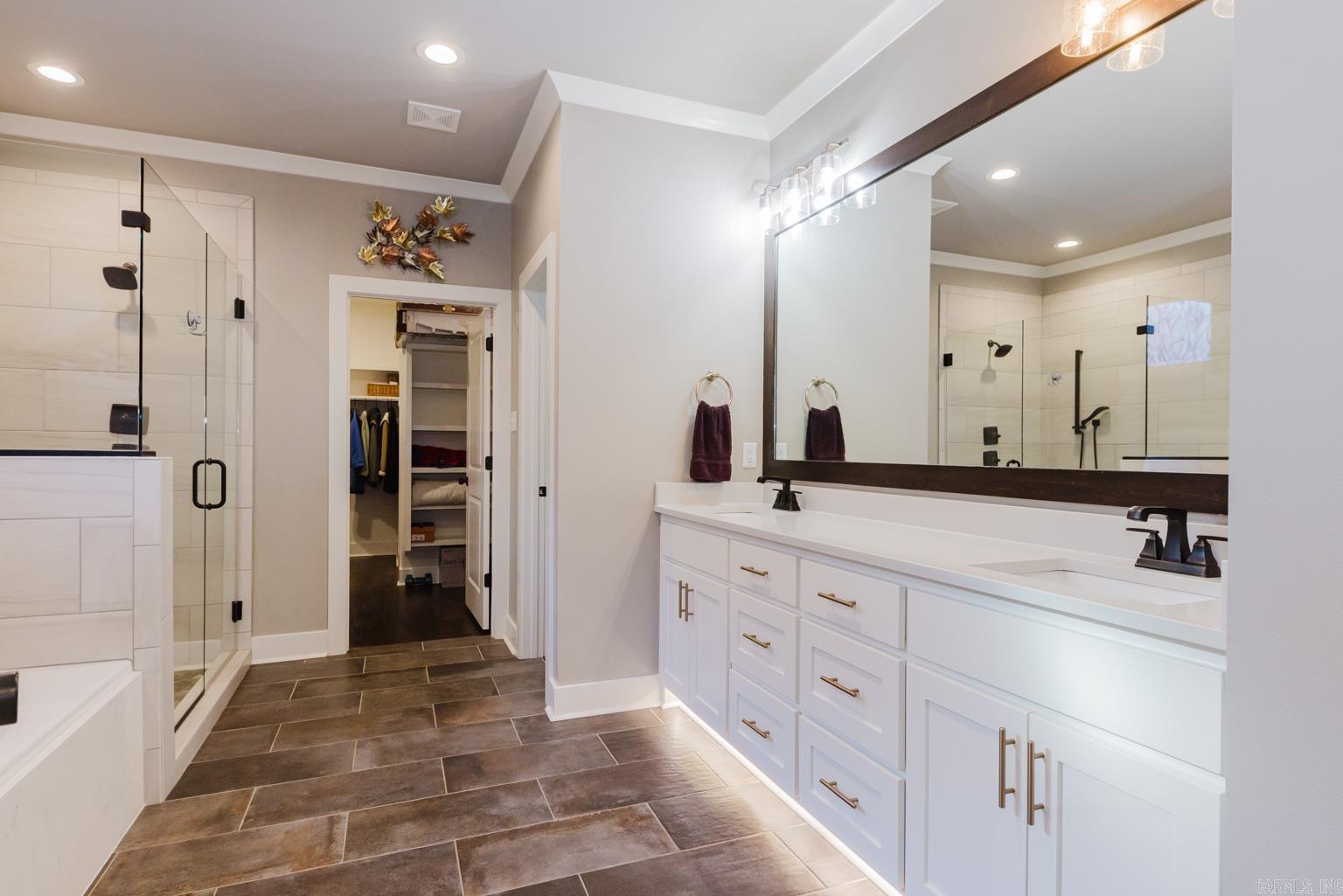 HURRICANE GARDENS - Residential