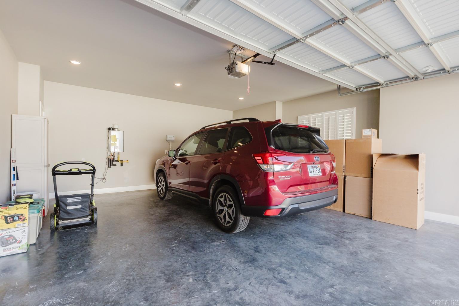 HURRICANE GARDENS - Residential