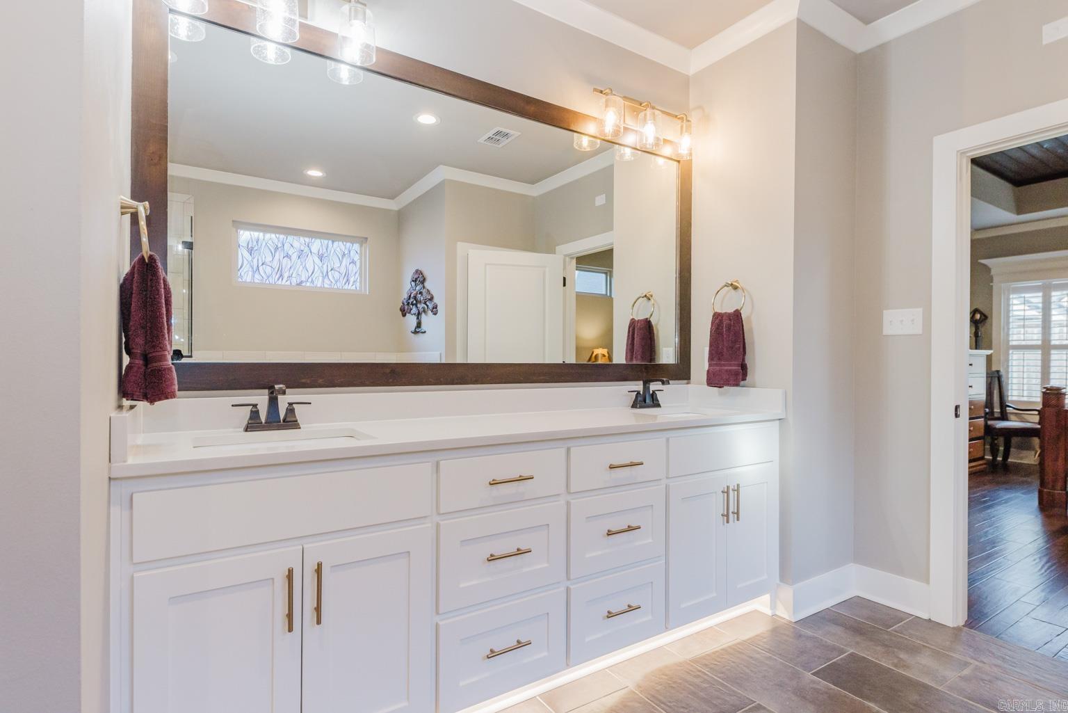 HURRICANE GARDENS - Residential