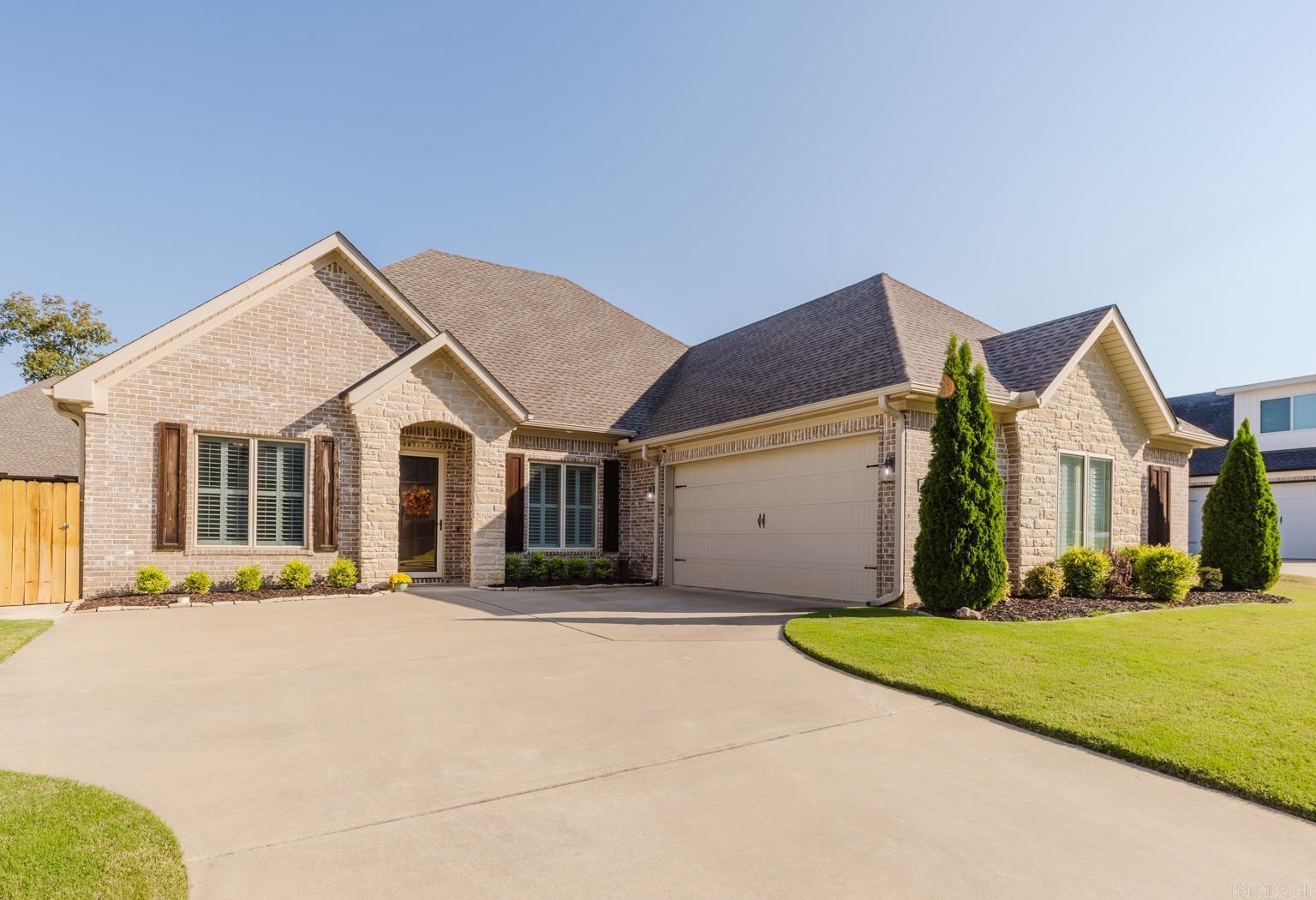 HURRICANE GARDENS - Residential