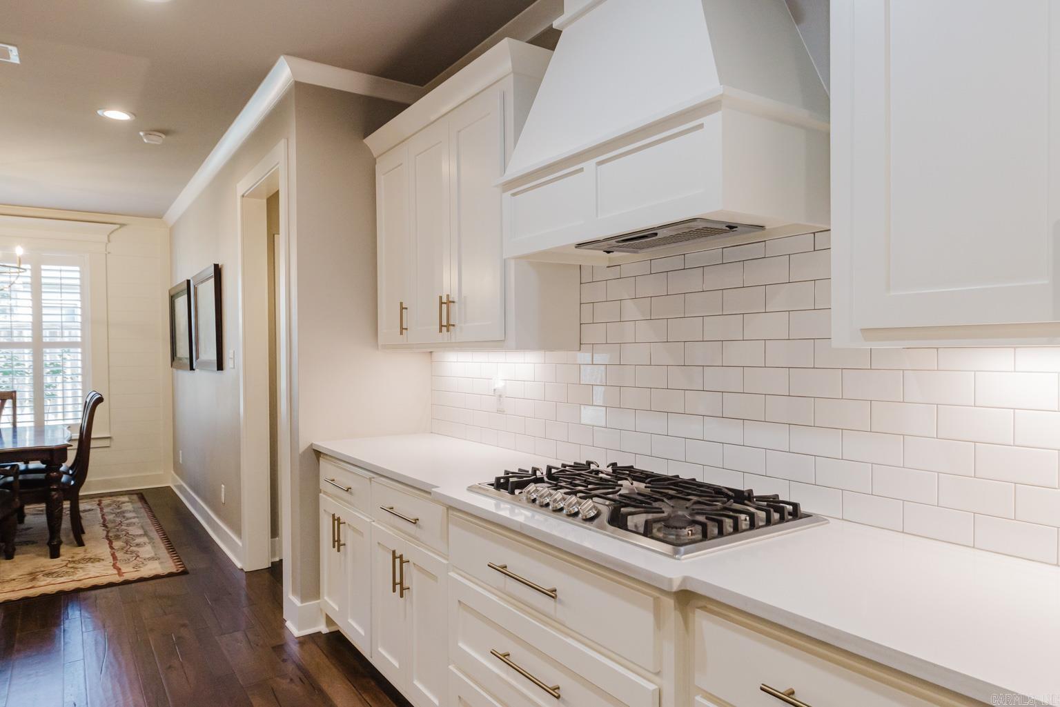 HURRICANE GARDENS - Residential