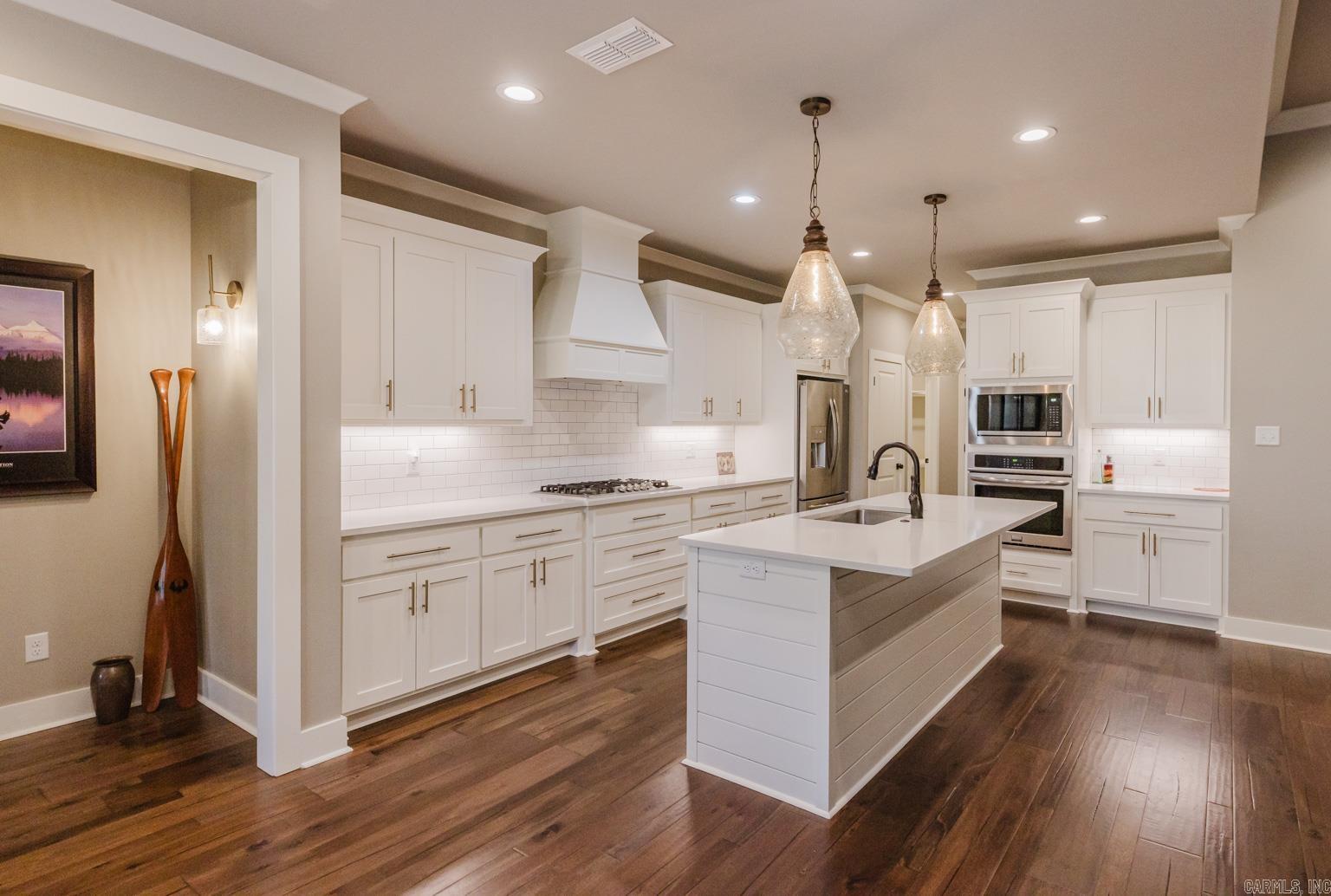 HURRICANE GARDENS - Residential