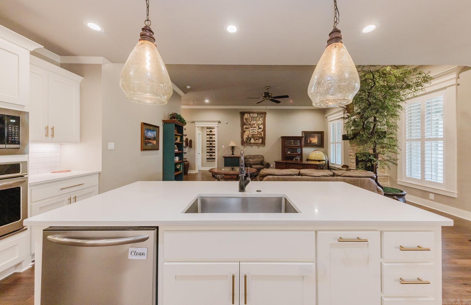 HURRICANE GARDENS - Residential