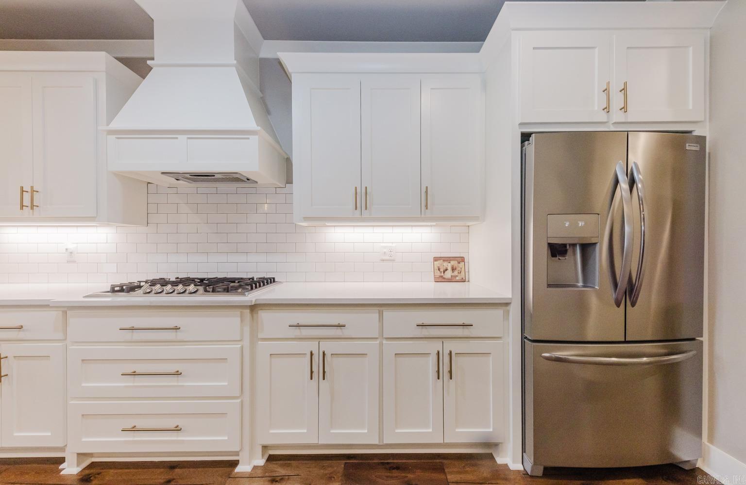 HURRICANE GARDENS - Residential