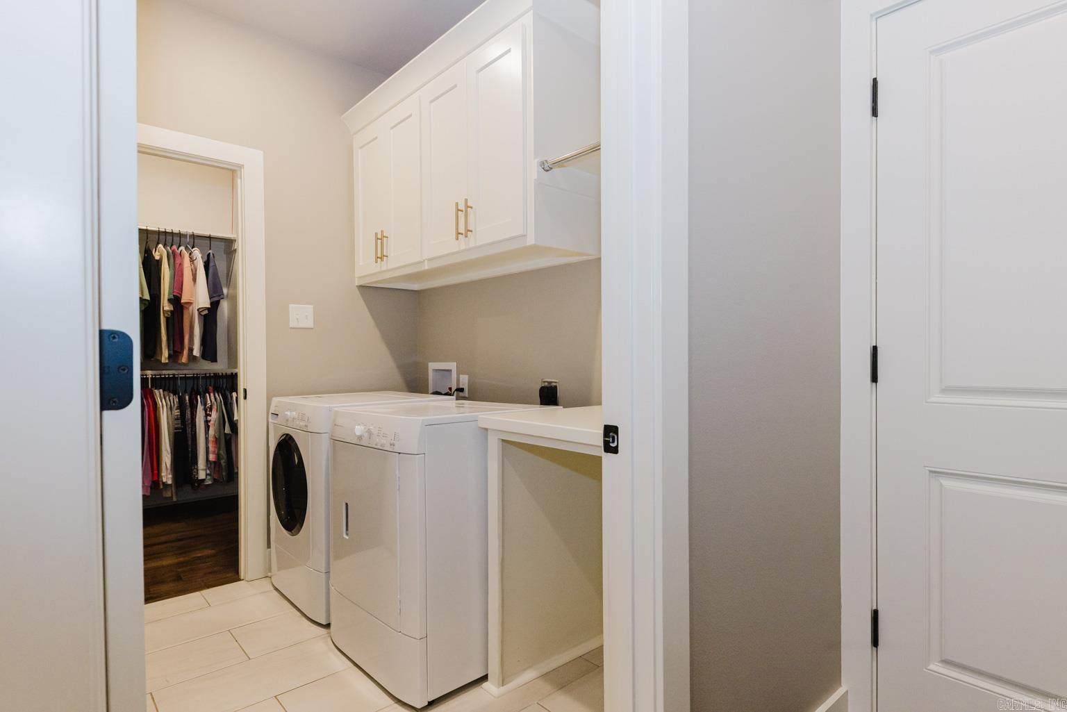 HURRICANE GARDENS - Residential