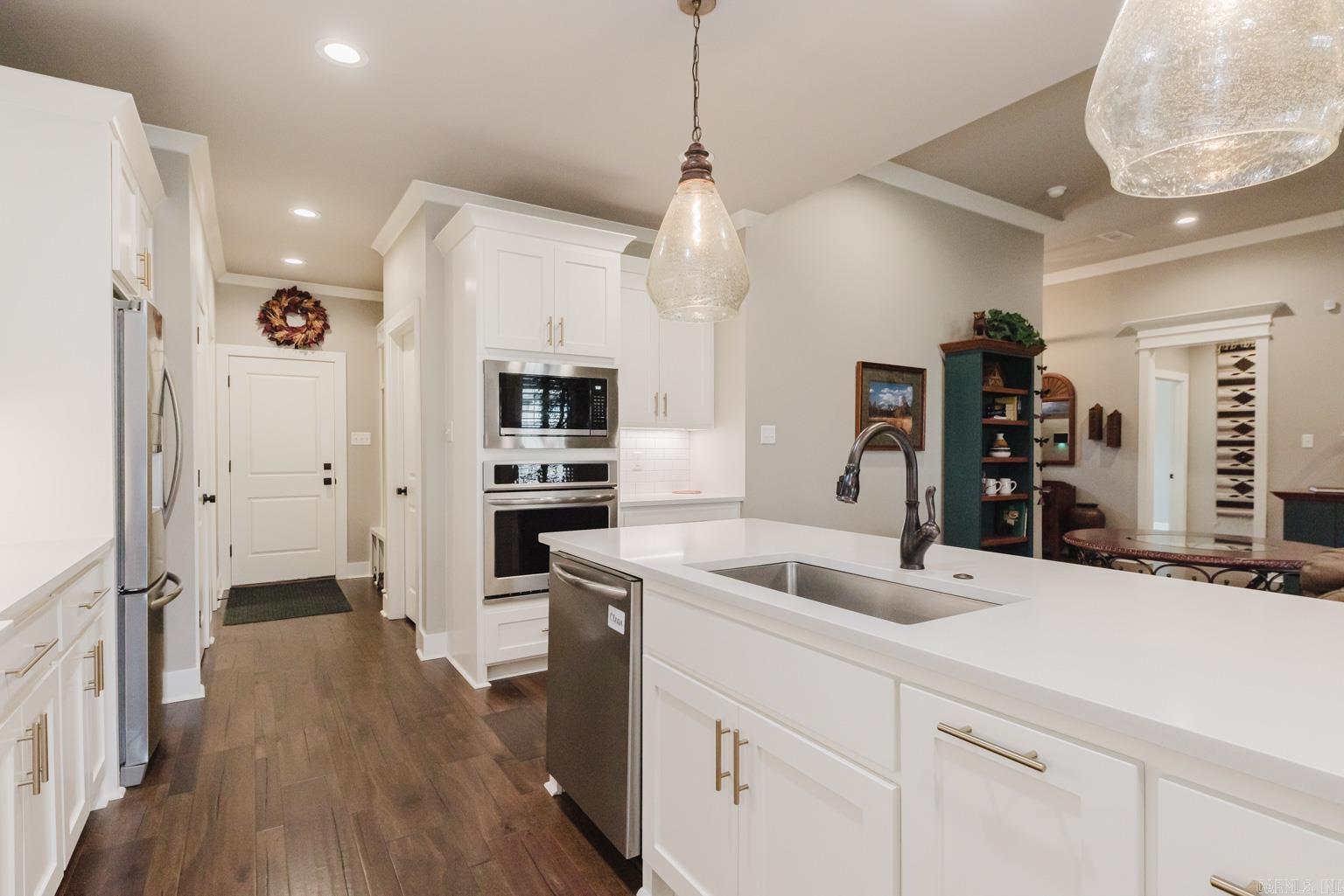 HURRICANE GARDENS - Residential