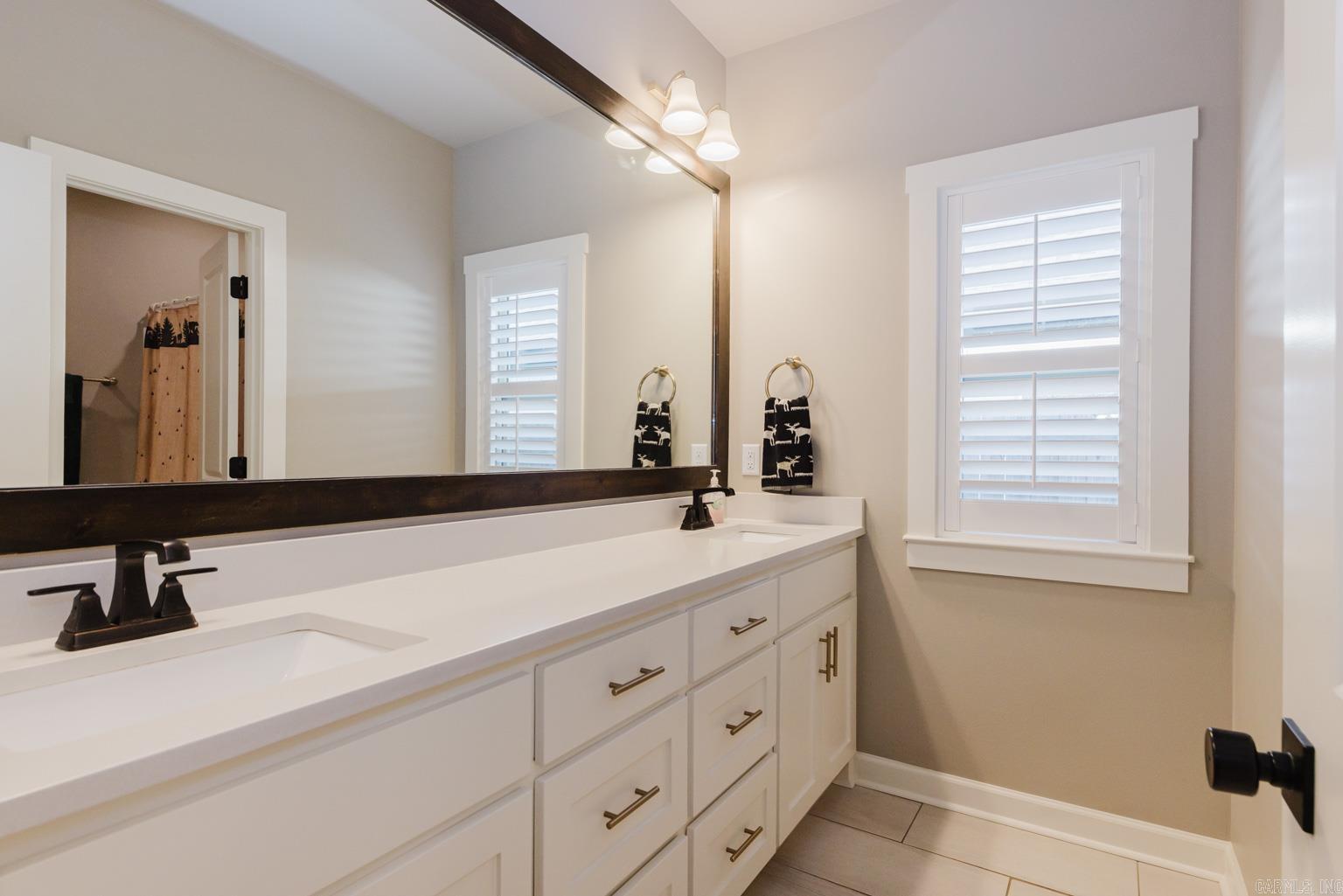 HURRICANE GARDENS - Residential