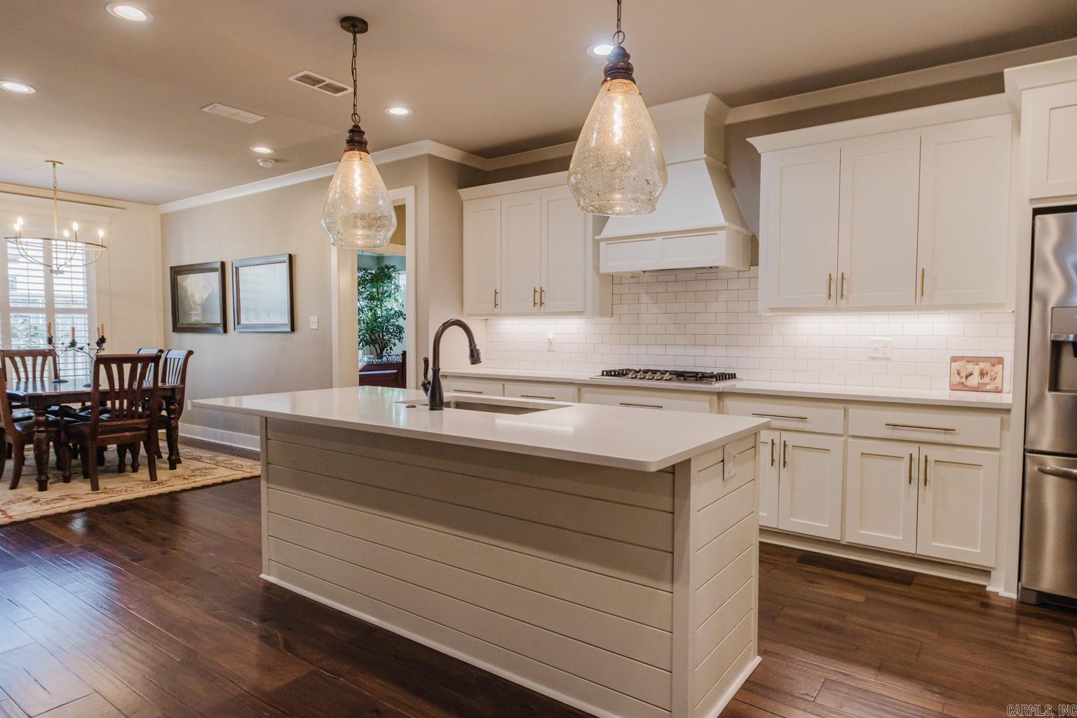 HURRICANE GARDENS - Residential