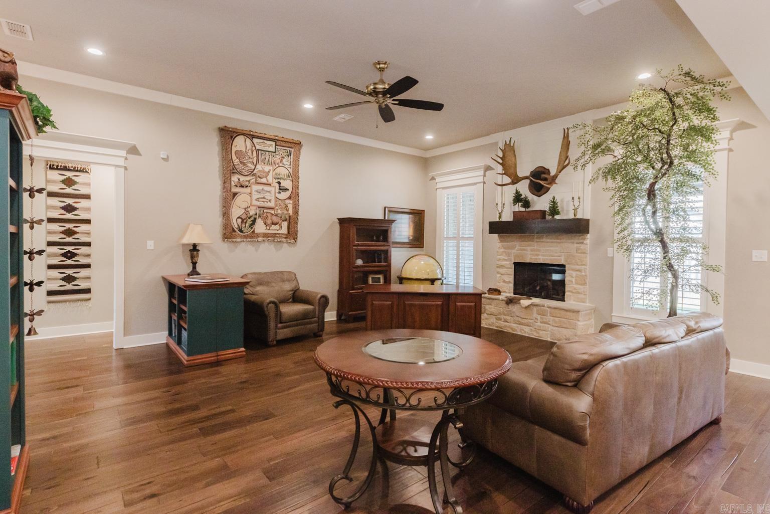 HURRICANE GARDENS - Residential