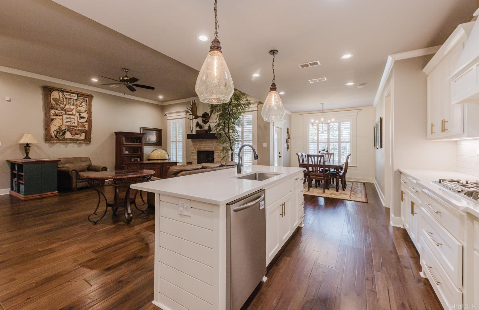 HURRICANE GARDENS - Residential