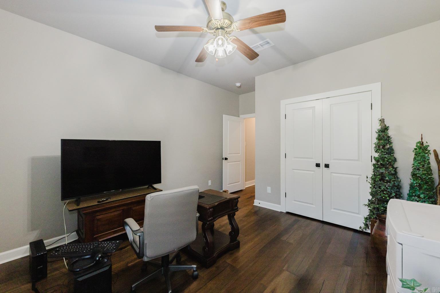 HURRICANE GARDENS - Residential