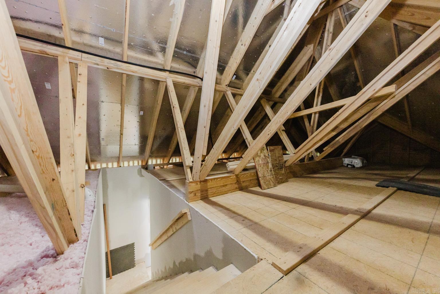 HURRICANE GARDENS - Residential