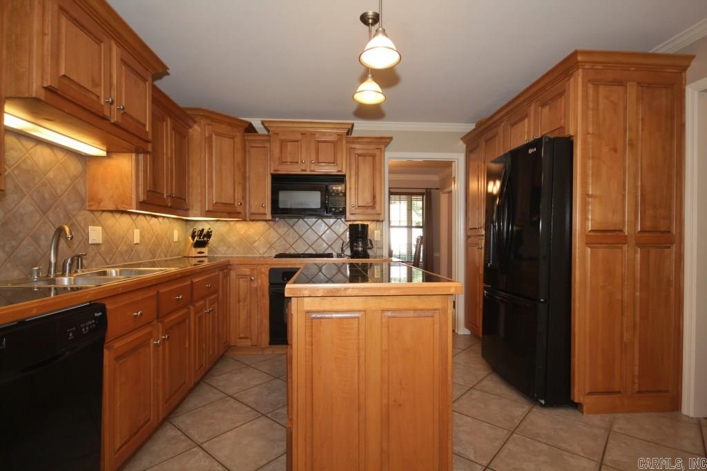 PEBBLE BEACH PARK - Residential