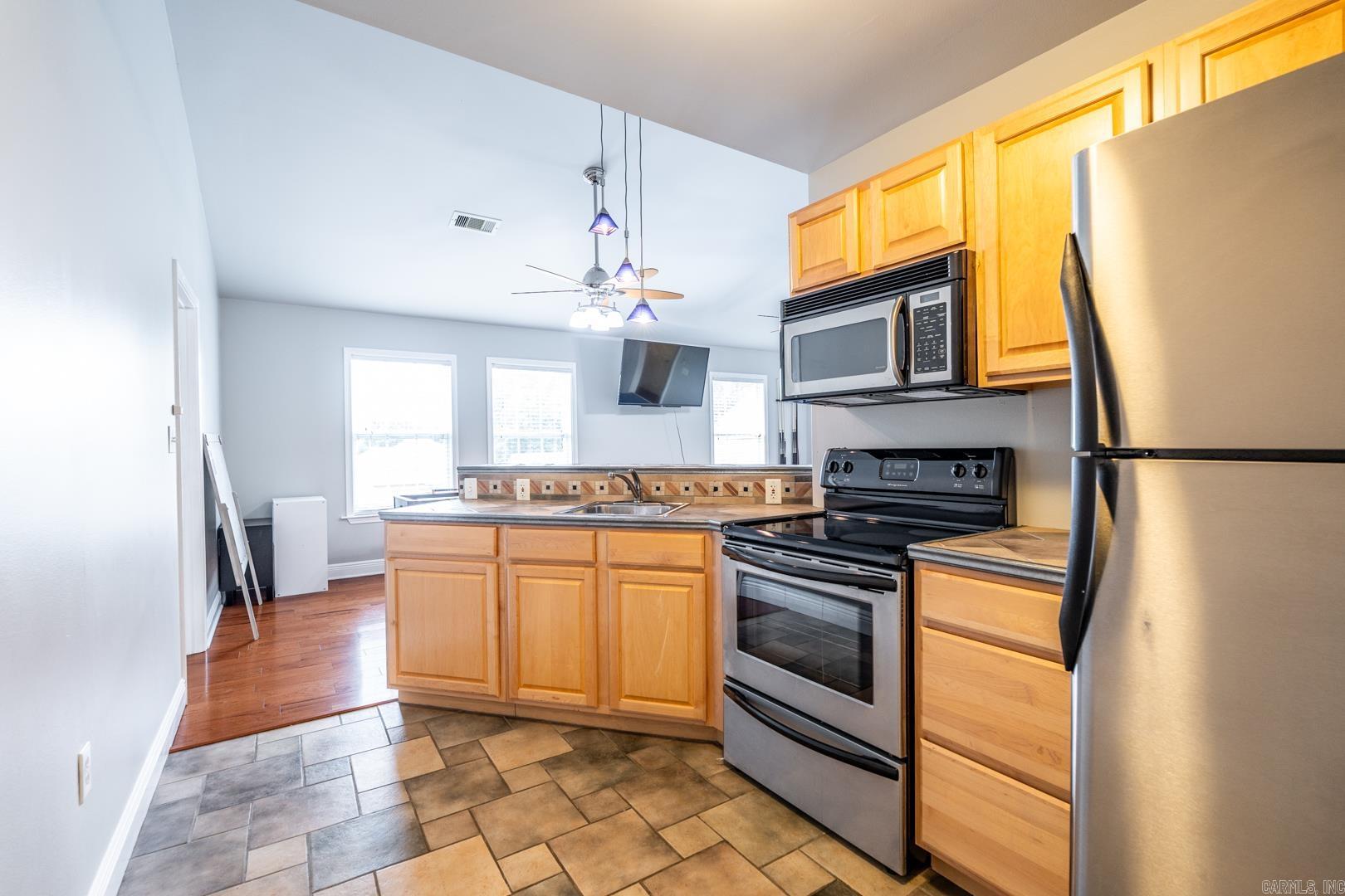 Falcon Crest - Residential