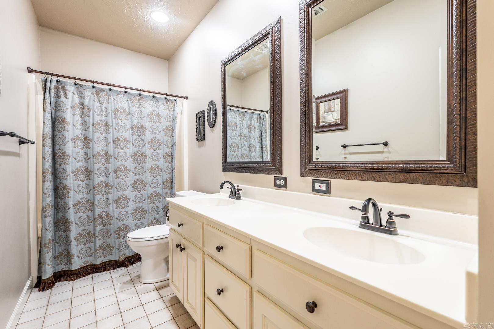 Falcon Crest - Residential