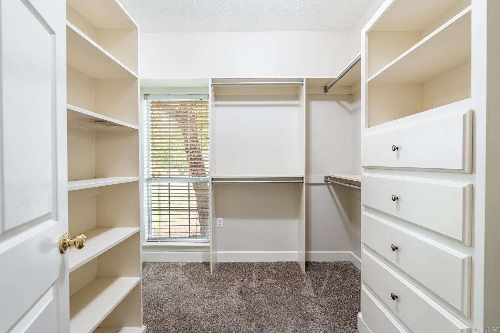 Falcon Crest - Residential