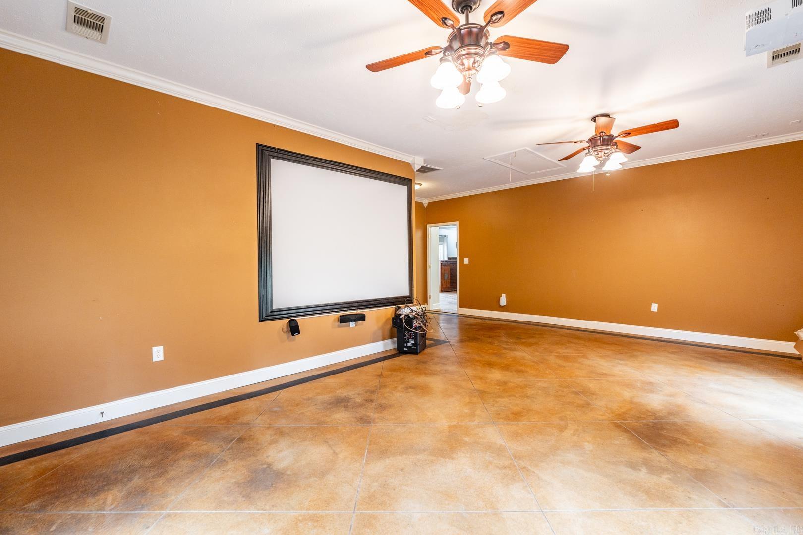 Falcon Crest - Residential