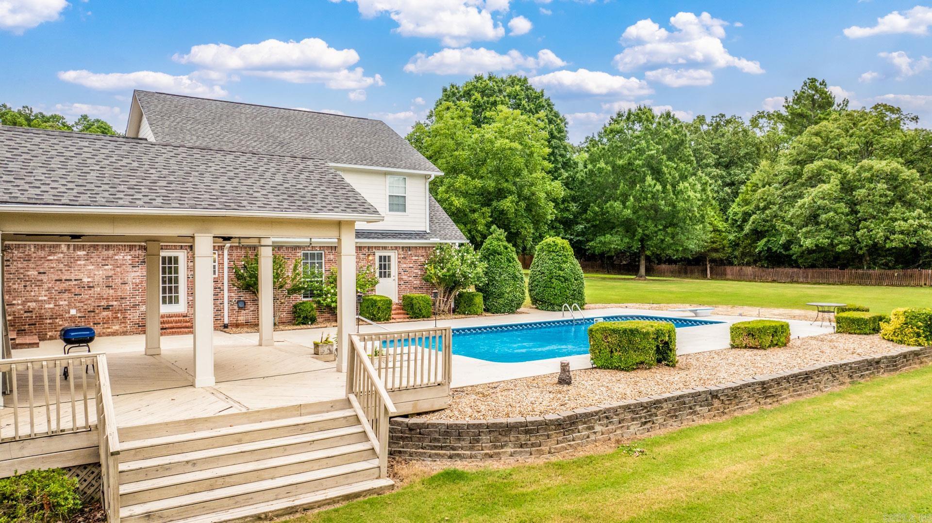 Falcon Crest - Residential