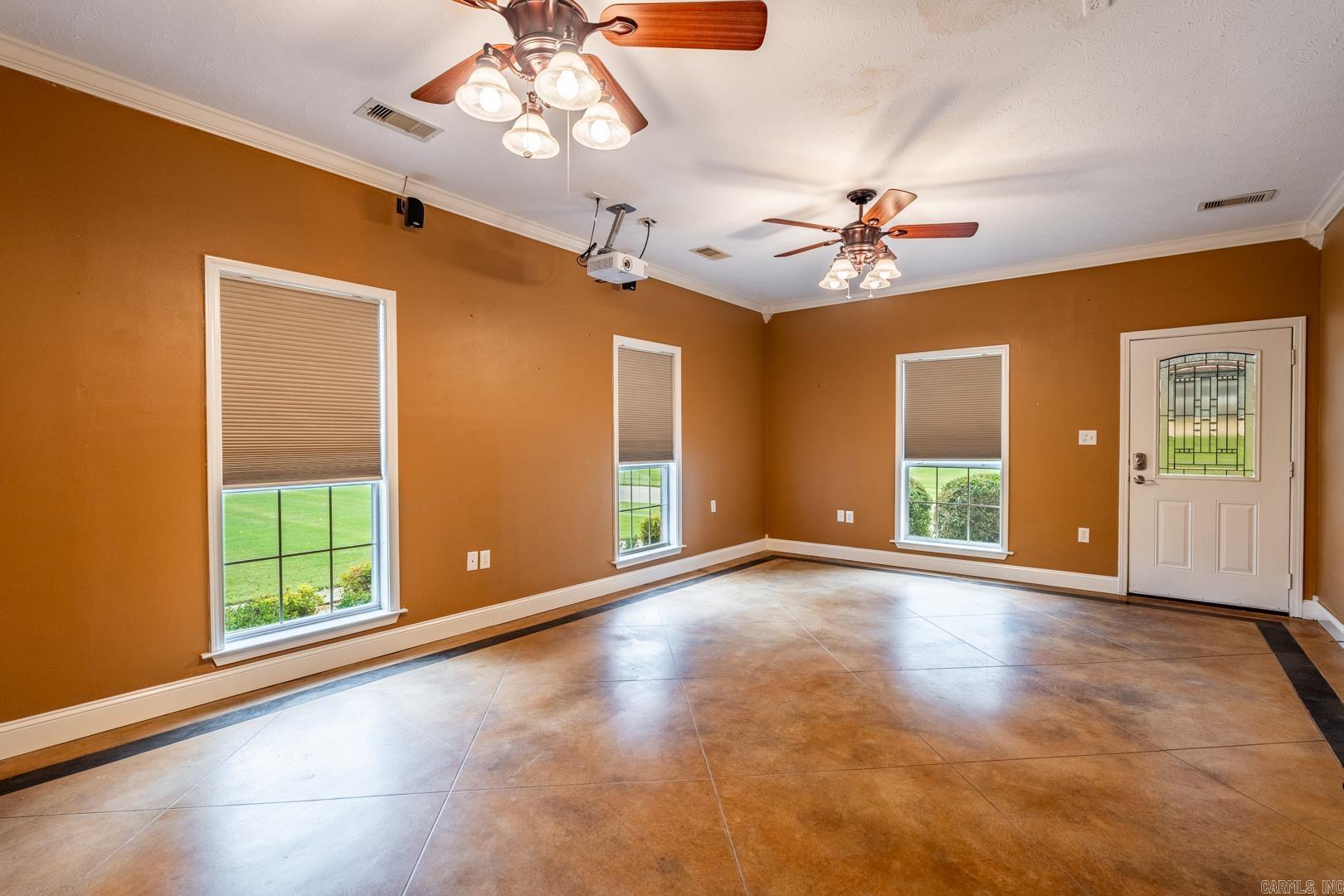 Falcon Crest - Residential