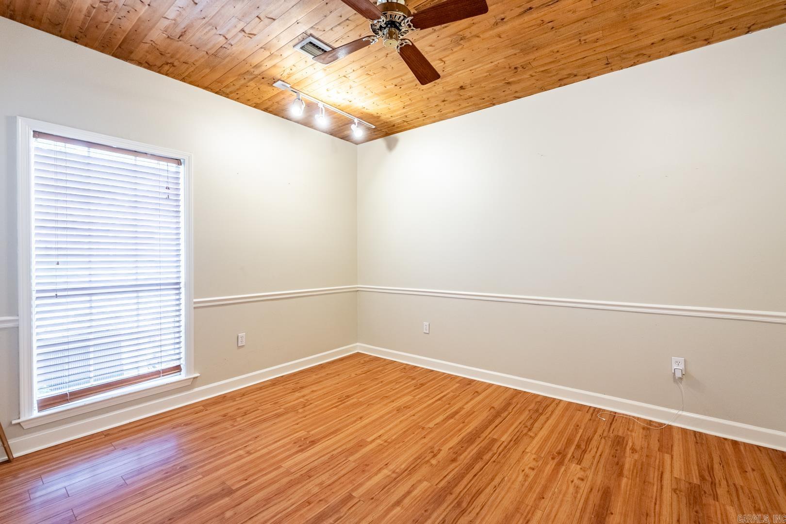 Falcon Crest - Residential