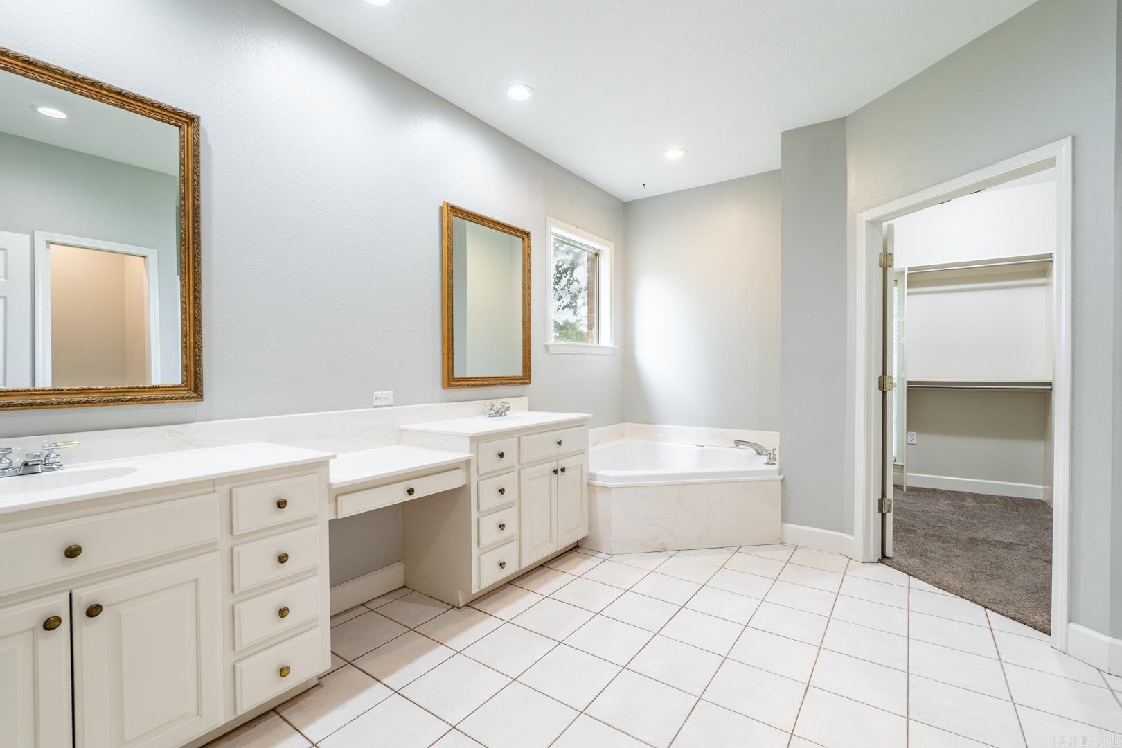 Falcon Crest - Residential